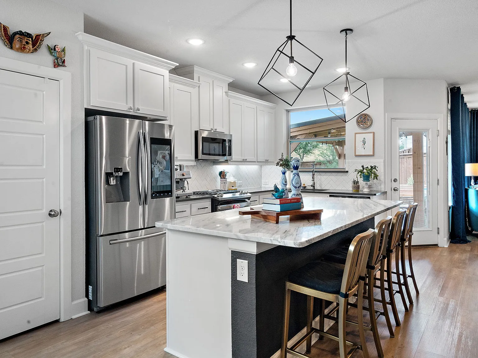 4 bed, 2.5 bath, 1975 sqft, $3,500 — Photo 4