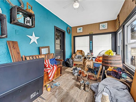 3rd image of 104 Genesee St