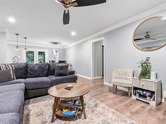3rd image of 103 N Beverly Ave