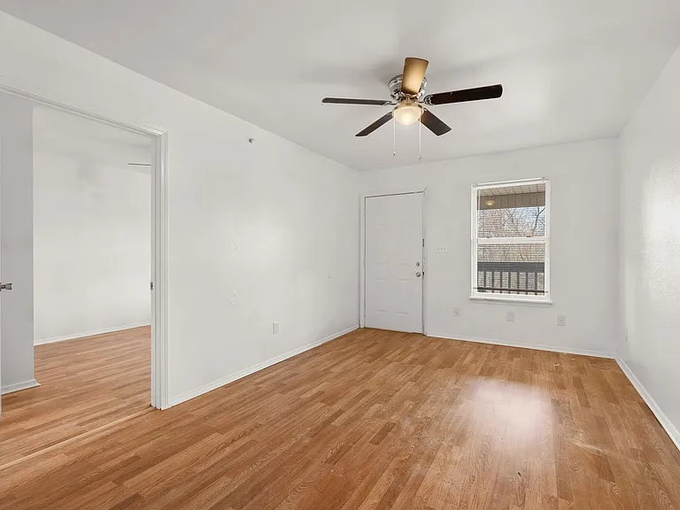 Flat Rock Creek Apartments — Photo 37
