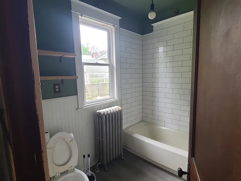 703 W Race St — Photo 10