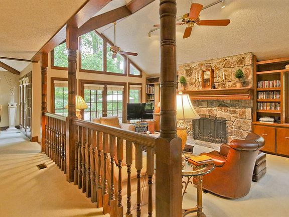 3rd image of 1113 Crest Valley Dr NW