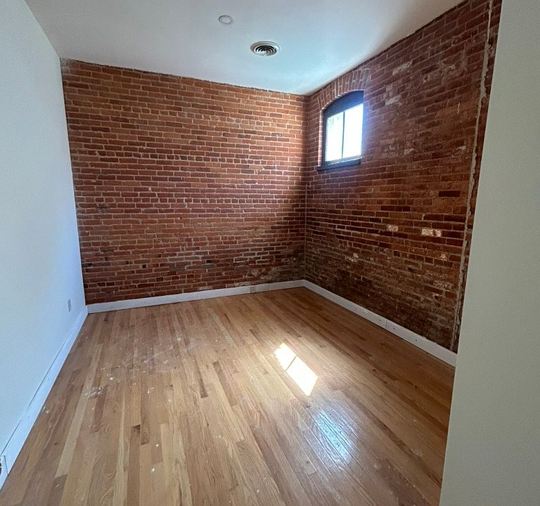 1st image of 10 Vick Park #1