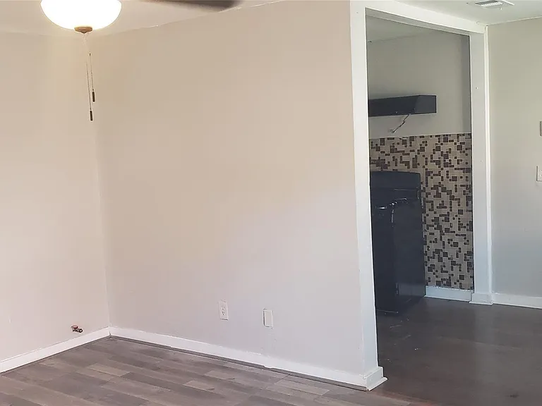 912 Jennetta St — Photo 12
