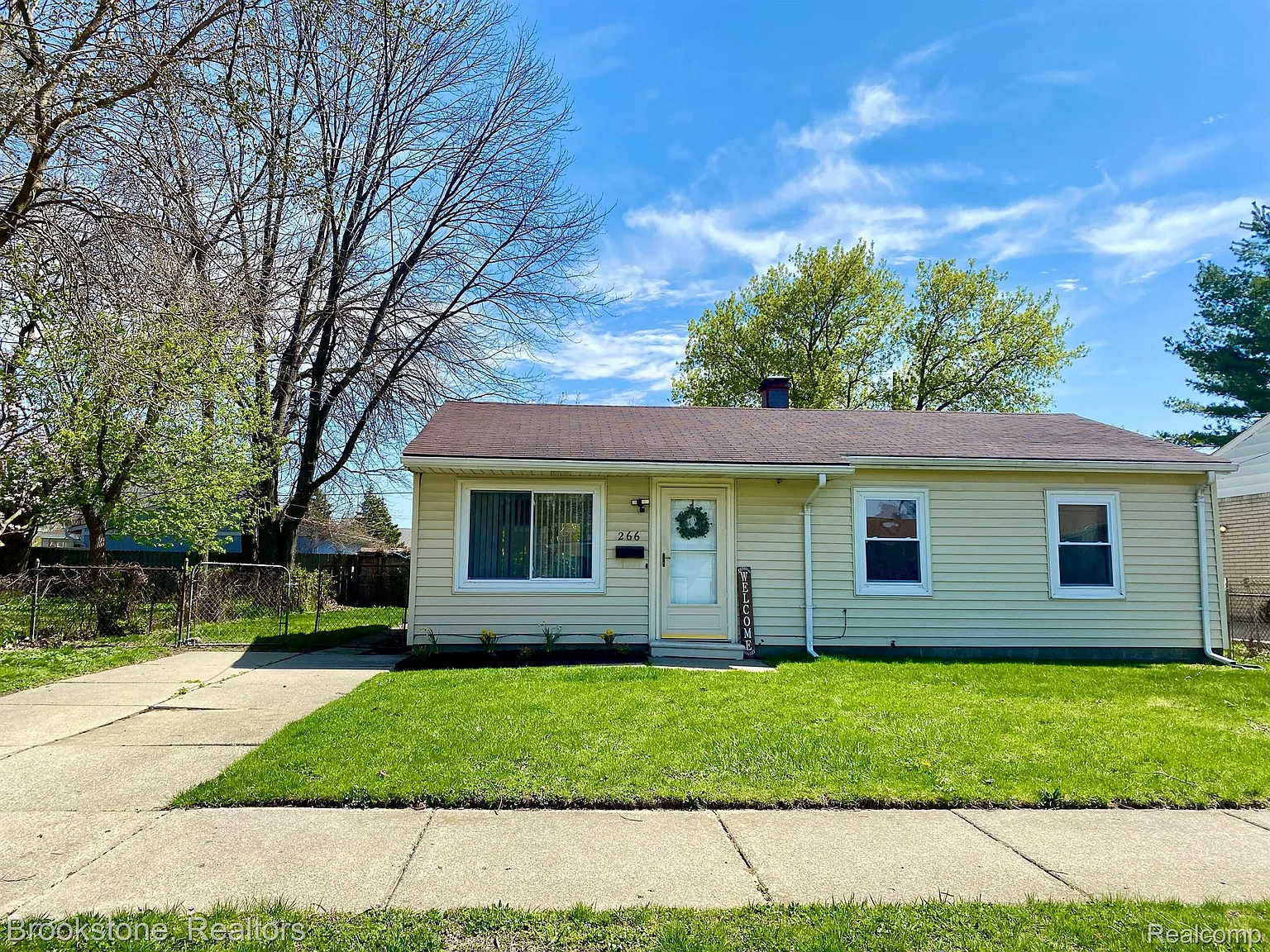 266 N Walnut St photo 1