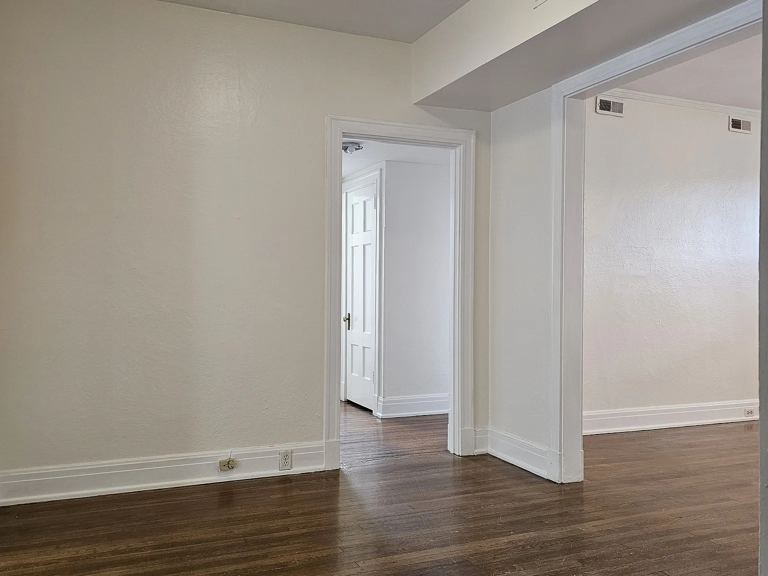 2 bed, $1,050 — Photo 4