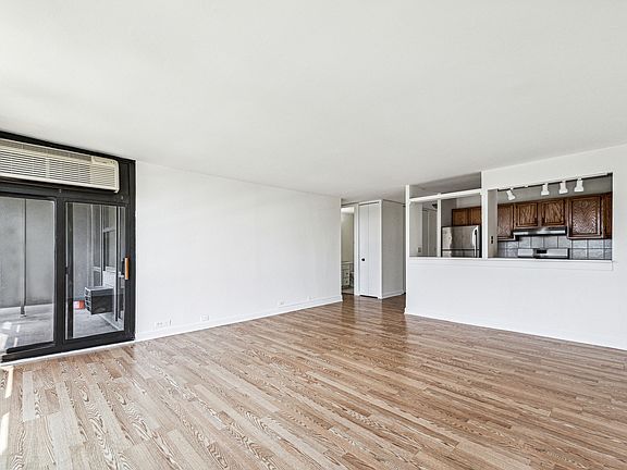 4th image of 2901 S Michigan Ave APT 1104