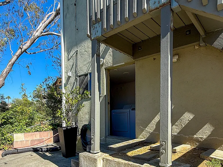 6255 1/2 Saylin Ln — Photo 24