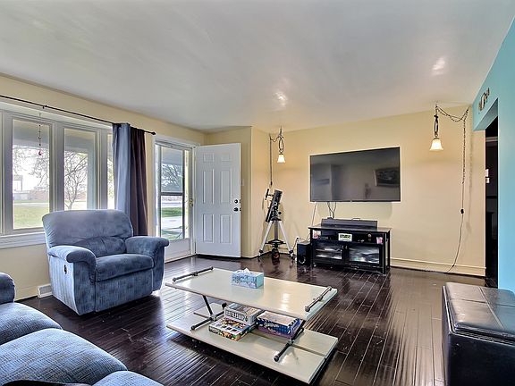 2nd image of 17535 Lorenz Ave