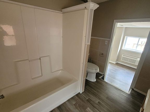 5th image of 400 E Park Pl