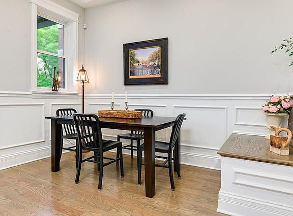 5th image of 2307 N Greenview Ave #2