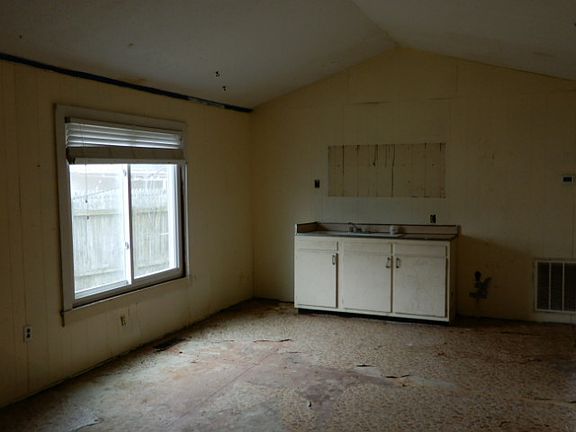 4th image of 1842 Schaffer St