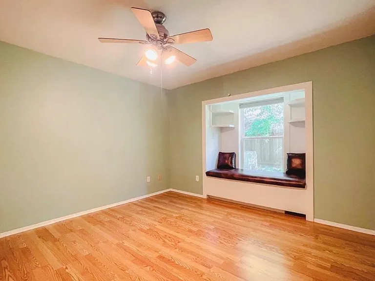 708 Decker Prairie Dr — Photo 4