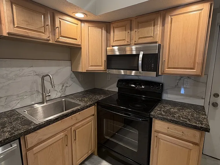 620 Arlington Ave #2 — Photo 15