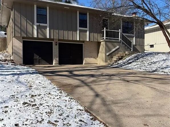 121 SE 2nd St, Blue Springs, MO 64014