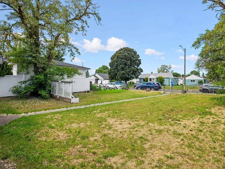 1504 E Queen Ave — Photo 25