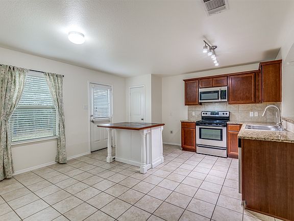 2nd image of 1280 Ophelia Rd