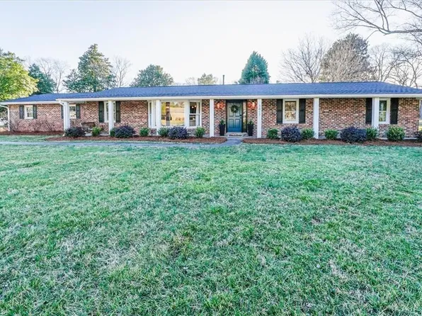 3417 Greenhill Dr, High Point, NC 27265