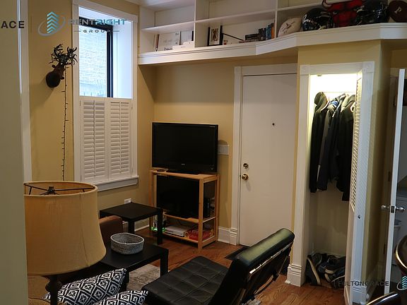 3rd image of 1361 N Ashland Ave APT 1