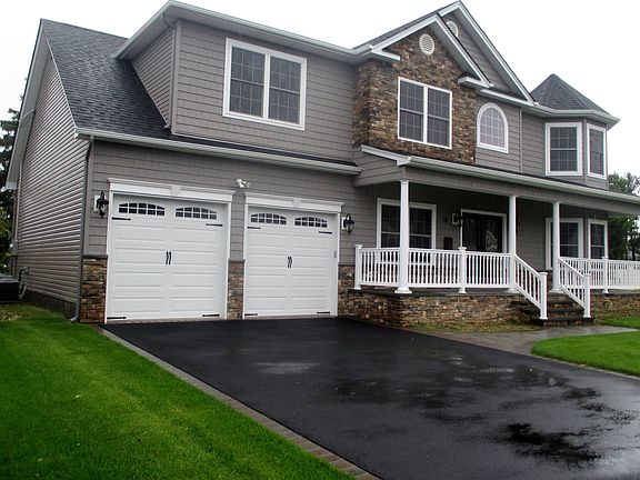2nd image of 14 Clarissa Dr