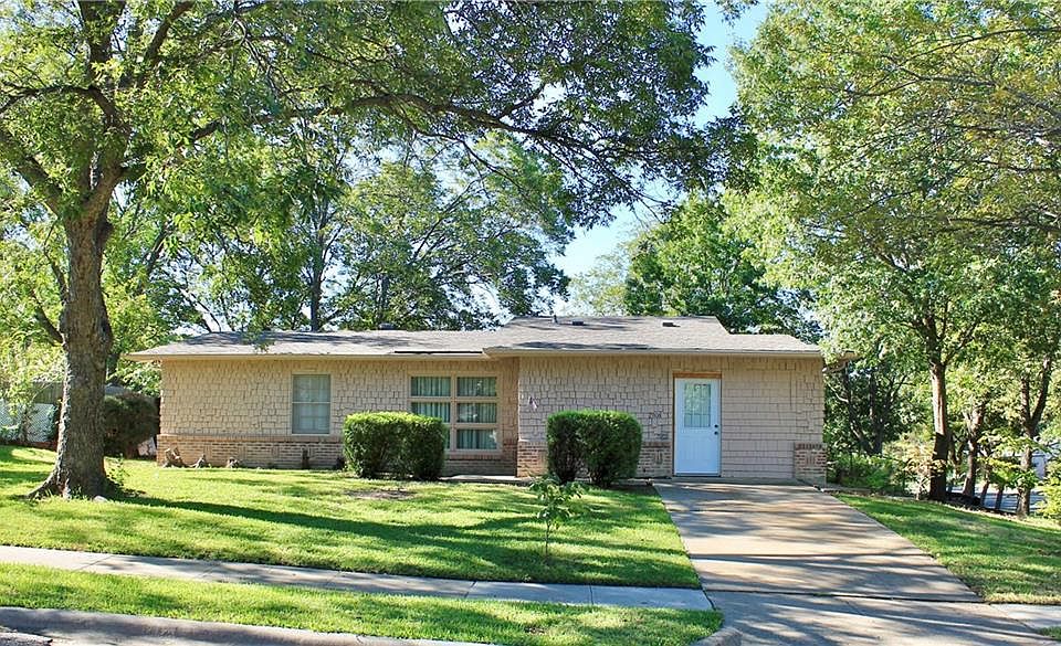 1st image of 2606 Overland Dr