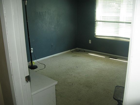 4th image of 518 Maxwelton Dr