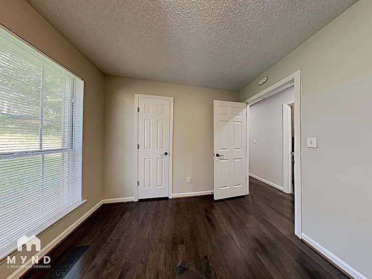1021 Medina Dr — Photo 18