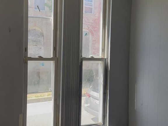 3rd image of 1940 Ridgehill Ave