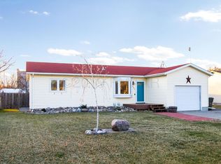 205 3rd St E, Horace, ND 58047