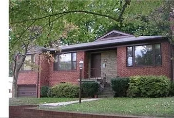 Beautiful brick, 4 bedrooms 3 full bath single family home in the heart of Silver Spring — Photo 1