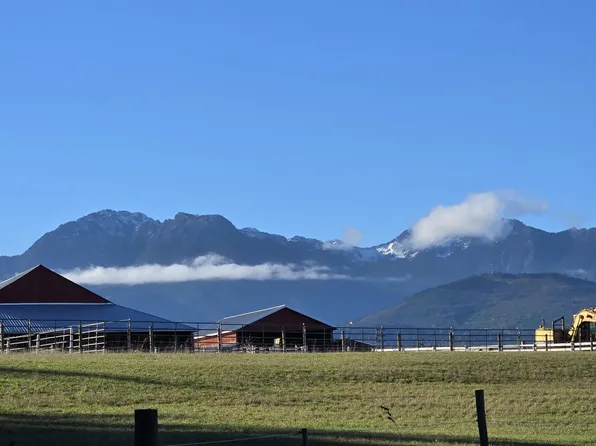 4 Lunderville Ln, Pt Angeles, WA 98362