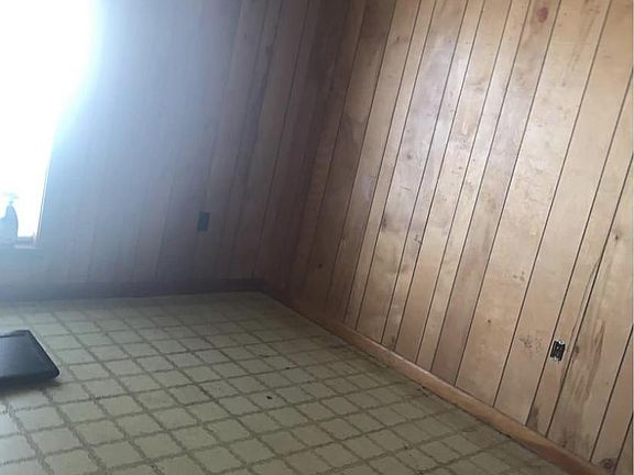 4th image of 404 Benita St