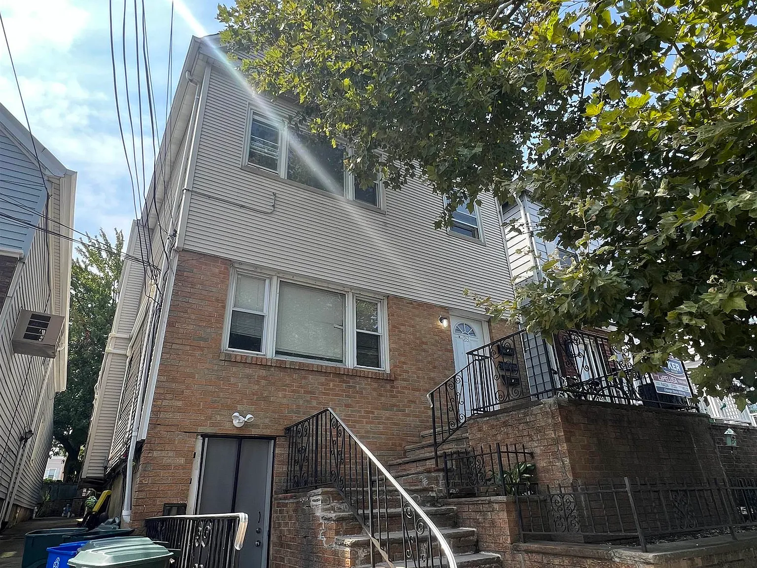 4 bed, 2.0 bath, $3,000 — Photo 1