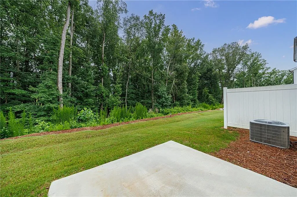 3 bed, 2.5 bath, 1912 sqft, $2,100 — Photo 4