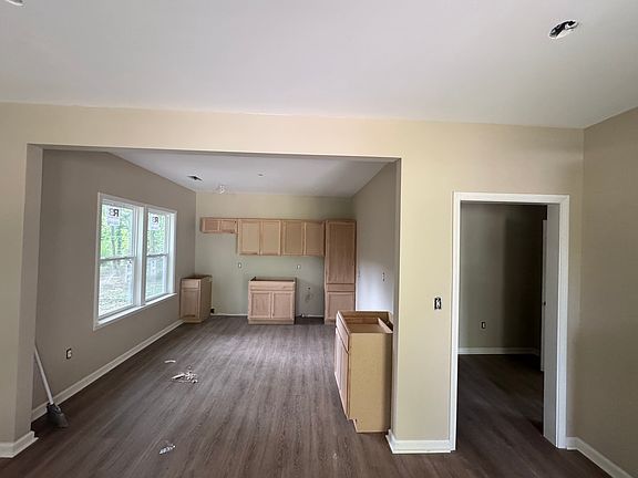 4th image of 468 N Church St