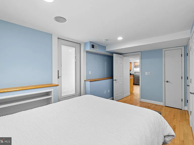 936 T St NW #B — Photo 17