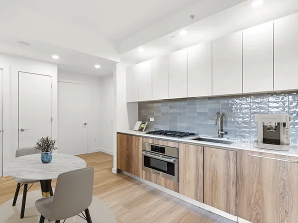 1998 2nd Avenue image 2 of 7