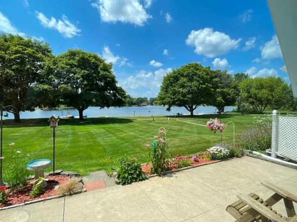 26965 Milford Rd #37, South Lyon, MI 48178