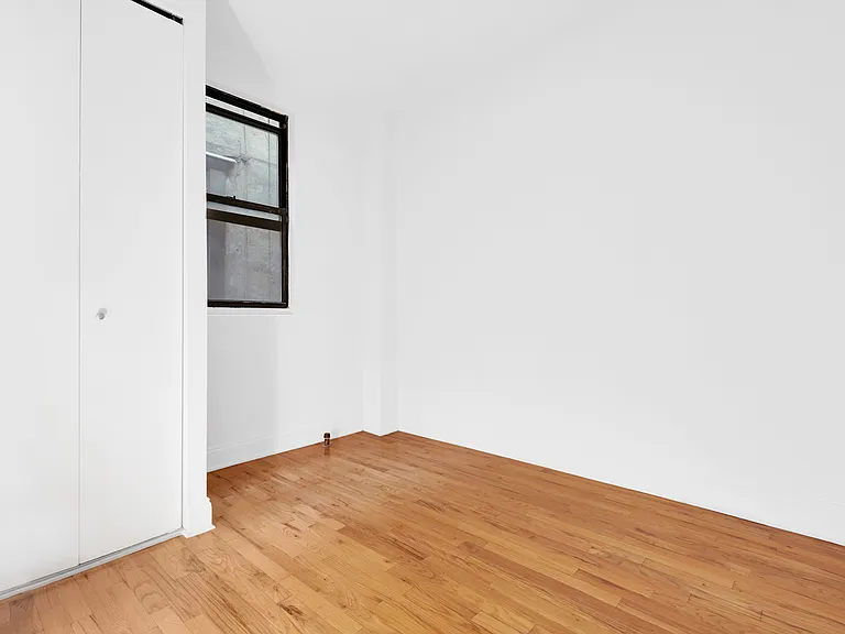 426 W 49th St #5D — Photo 5