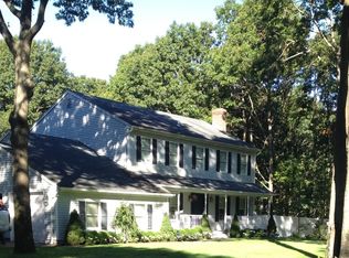 32 Jomar Rd, Shoreham, NY 11786