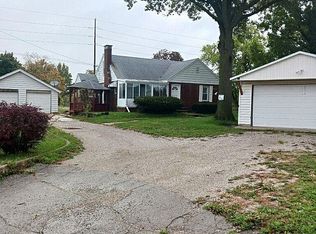 1806 S Morris Ave, Bloomington, IL 61701