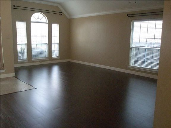 5th image of 4848 Crown Dr