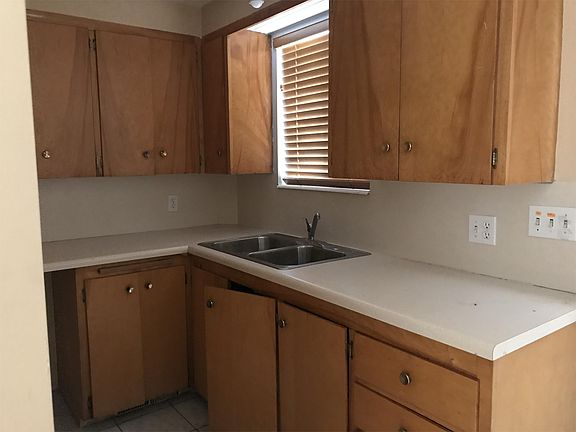 5th image of 1225 E Zenith Ave