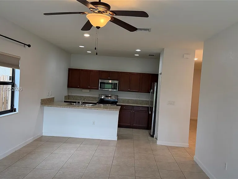 737 SE 37th Pl — Photo 7