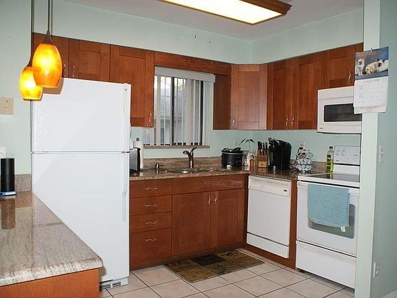 4th image of 104 Springwood Cir APT D