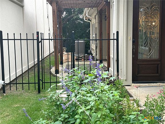 2nd image of 2220 Garden Ct