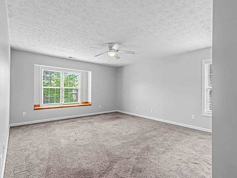 209 Lansing Ct — Photo 23