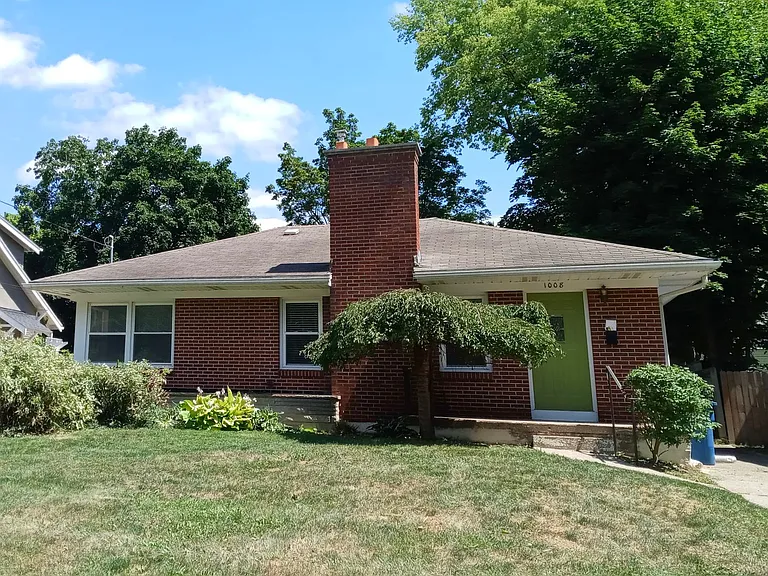 1008 Breton Rd SE — Photo 2