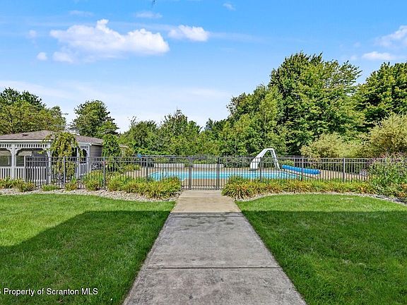 5th image of 203 Azalea Dr