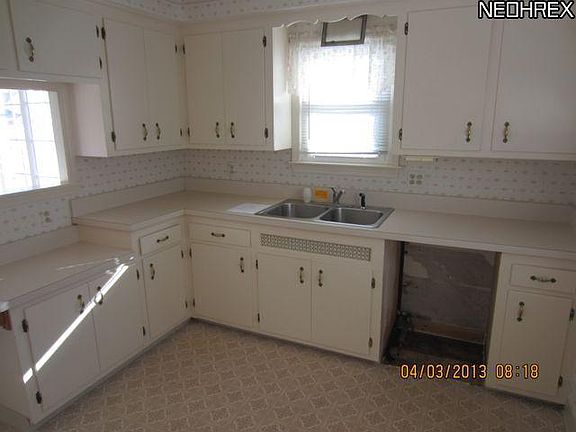 2nd image of 653 E 315th St